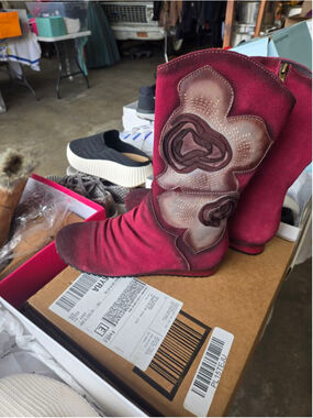 Women's Unbranded Red Ankle Boots & Booties Size 7.5 with Brown Accents